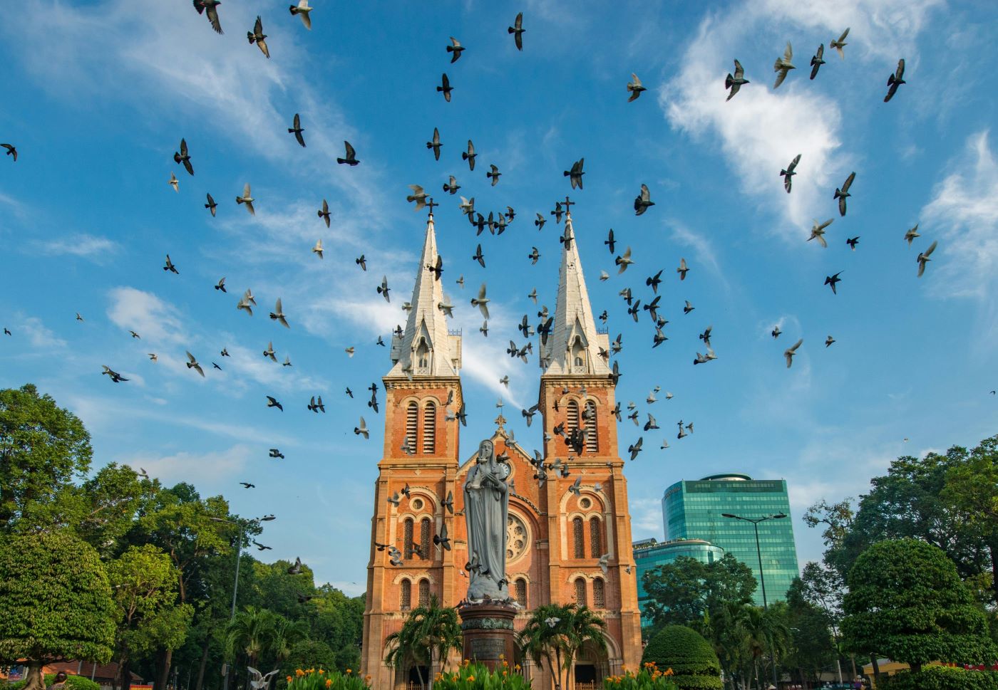 CU CHI TUNNELS & HO CHI MINH CITY