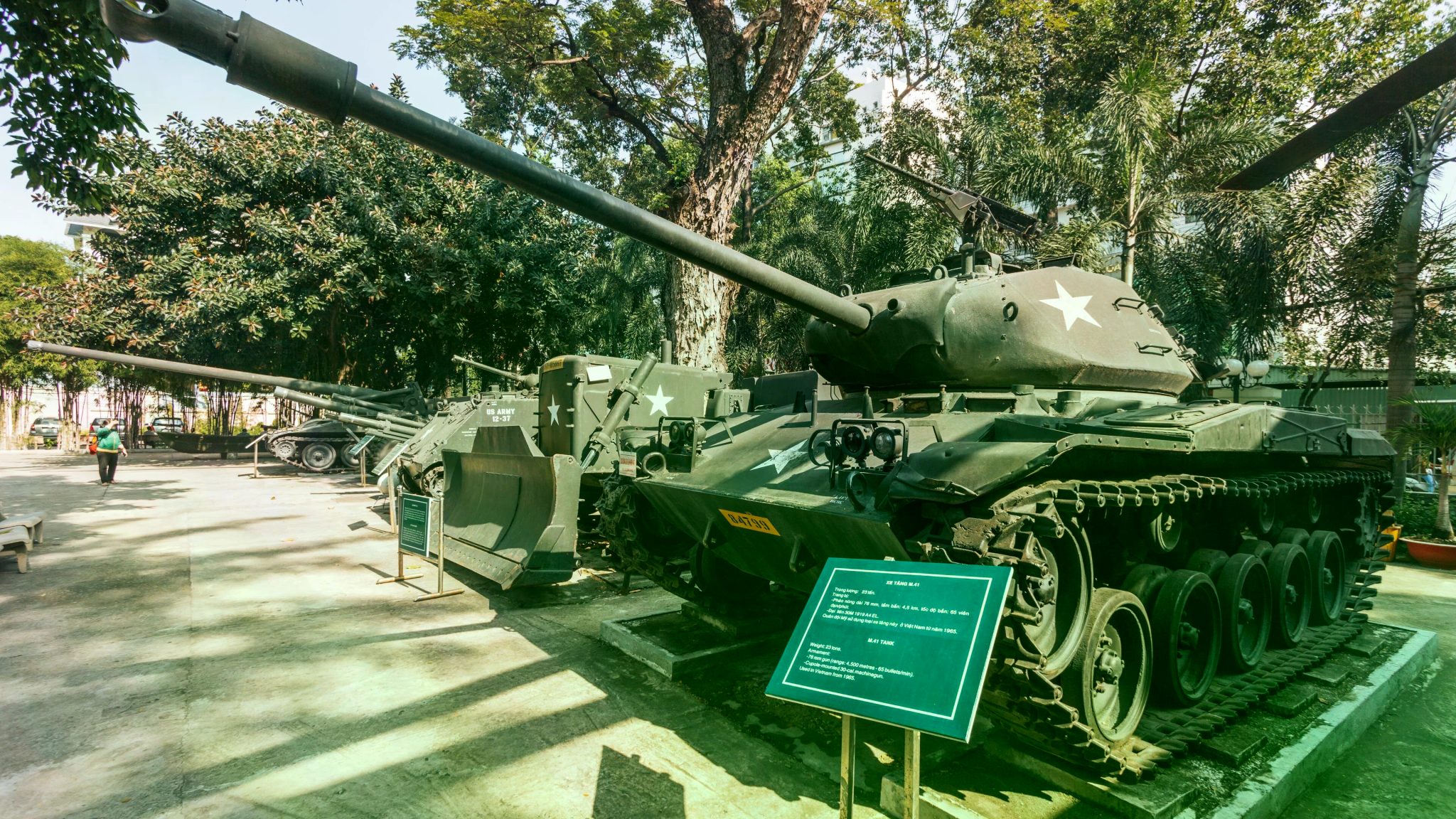 CU CHI TUNNELS & HO CHI MINH CITY