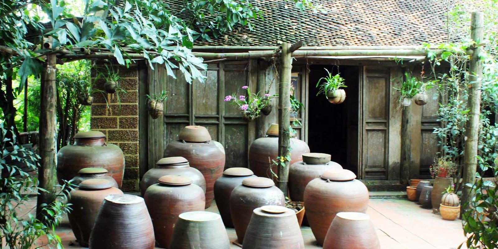 Ancient house and clay jars in Duong Lam Village