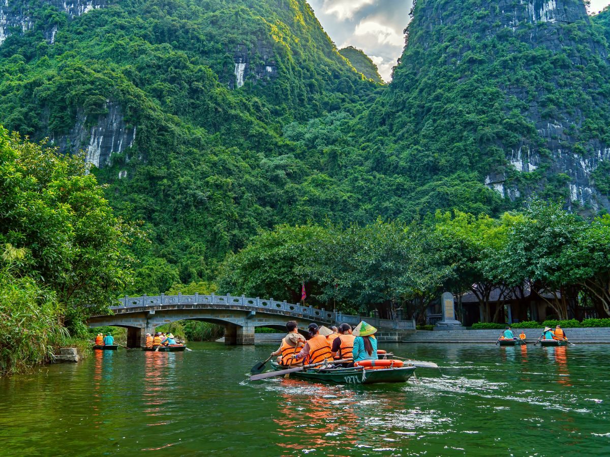 NINH BINH HIGHLIGHTS & COUNTRYSIDE ESCAPE